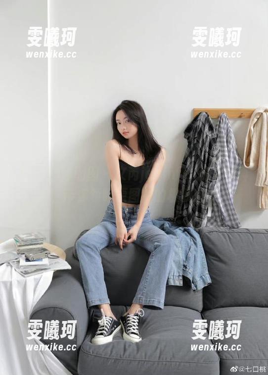 Feilin嗲囡囡-文芮jeninfer Feilin嗲囡囡 - 文芮jeninfer秘书写真,带你领略原图中的极致魅力