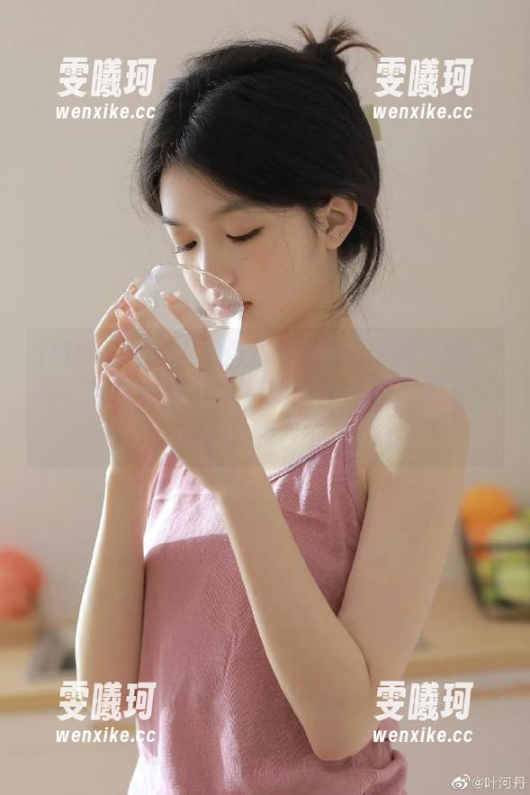 IMiss爱蜜社-张思允Nice IMiss爱蜜社 - 张思允Nice短裤写真:揭开她独特风格背后的故事,时尚未必复杂