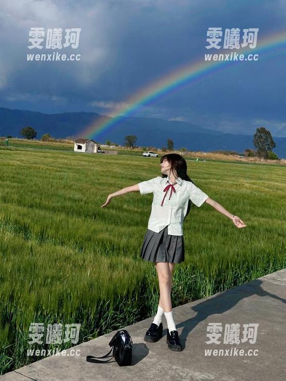 IMiss爱蜜社-游潇潇 IMiss爱蜜社 - 迷醉在游潇潇的校服写真集中,获取独家资源的机会!