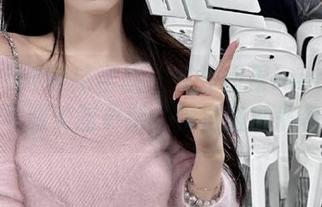 MFStar模范学院 – 关注卤蛋luna！最新礼服美图更新，视觉盛宴来袭！