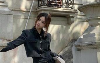 MFStar模范学院 – 探索柳侑绮Sevenbaby在天台的魅力：经典写真集中原图的绝美呈现