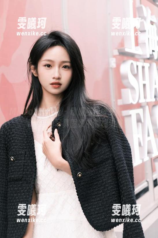 MiiTao蜜桃社-琉璃lily MiiTao蜜桃社 - 动感与静谧交融:琉璃lily运动写真图集中的视觉盛宴