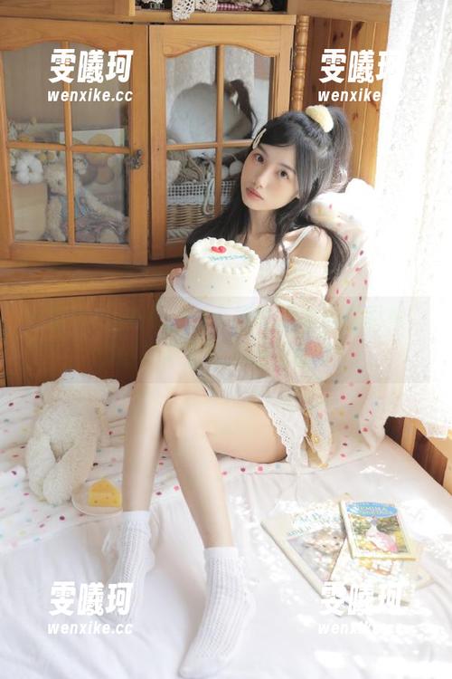 MissWarmJ 一组MissWarmJ小板凳酱的美图图集,值得你停下脚步细细品味!