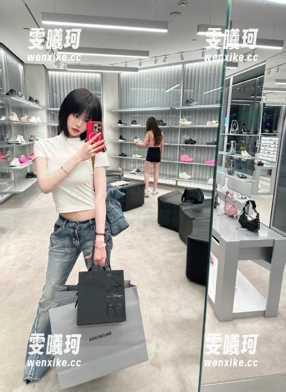 MyGirl美媛馆 - 黄乐然黑丝写真的视觉盛宴：图片与原图分享，带你探索她的魅力与风格解析