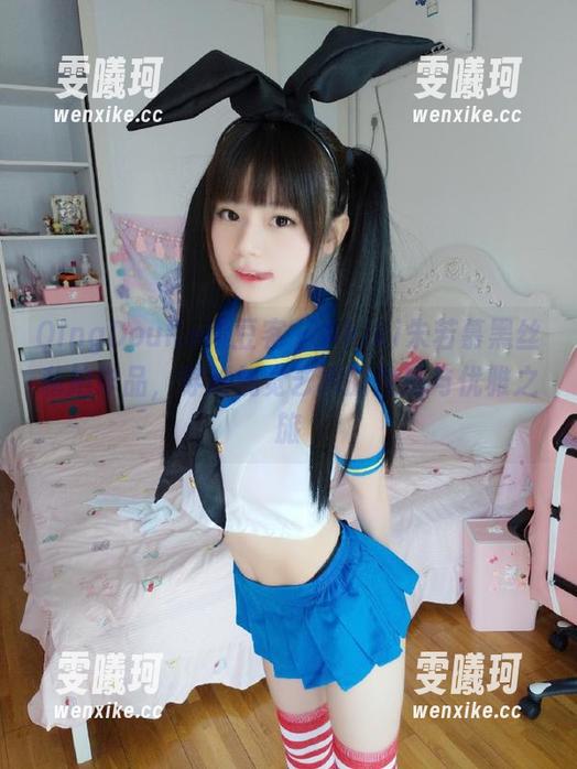 QingDouKe青豆客-Akiki朱若慕 QingDouKe青豆客 - Akiki朱若慕黑丝私拍作品,穿越视觉艺术的性感与优雅之旅