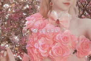在Sakiiii翎柒的校园COS图集里，感受那些曾经的青涩与风华！