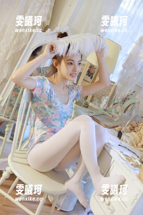 TouTiao头条女神-俞公主 TouTiao头条女神 - 超萌俞公主皮衣全套写真,轻松驾驭潮流与可爱风格~