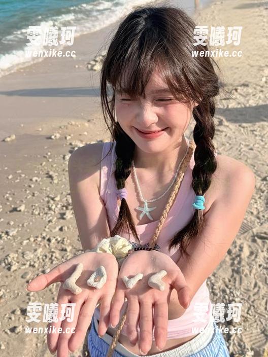 TouTiao头条女神-杨曼妮 TouTiao头条女神 - 原图分享:杨曼妮在天台上的精彩瞬间,唯美写真展示