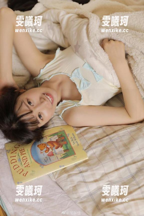 TouTiao头条女神-申美嫣 TouTiao头条女神 - 无圣光连体衣的极致演绎,申美嫣在图片中绽放出来的灵动与优雅