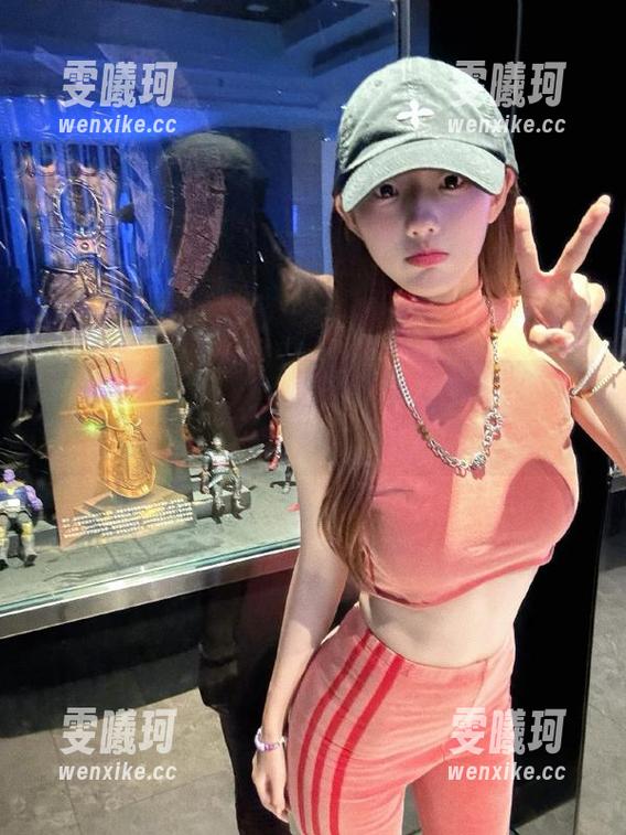 UGirls尤果网 - 周心情双人写真图集：让每一对情侣都能找到自己的影像风格