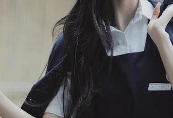 UGirls尤果网 – 发现职场之美：芊小童职业装写真合集带你领略时尚风潮