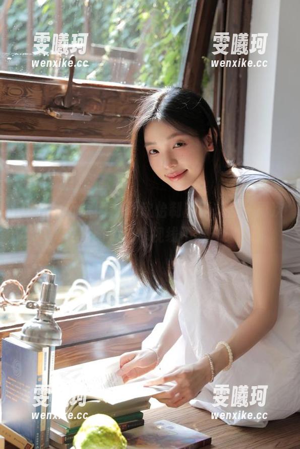 UGirls尤果网-顾欣怡 UGirls尤果网 - 顾欣怡制服新风潮,再次更新图片让你视线不离开!