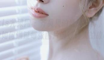 UGirls尤果网 – 齐贝贝的透明写真，观看她如何通过每张图片讲述动人的故事