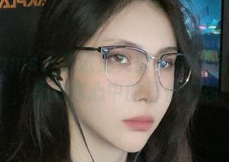 跟随Vams子走进兔女郎私拍作品的世界，寻找你心中的那份幻想