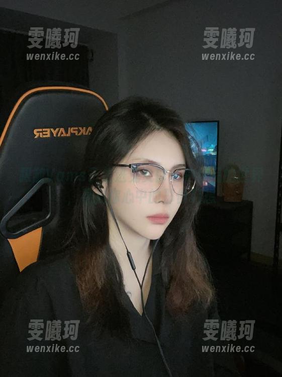 跟随Vams子走进兔女郎私拍作品的世界，寻找你心中的那份幻想
