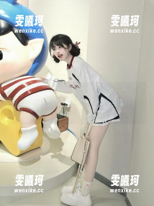 XIAOYU语画界-Emily顾奈奈酱 XIAOYU语画界 - Emily顾奈奈酱泳装写真原图太扎心,壁纸全方面开发我的审美新高度!