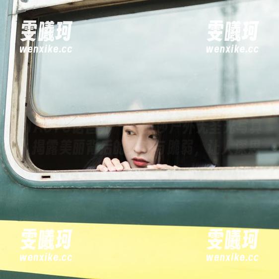 XIAOYU语画界 - 李丽莎户外无圣光写真：揭露美丽背后的真实与脆弱，让人深思