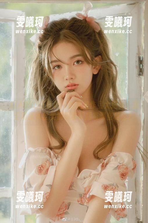 XIAOYU语画界-杨晨晨 XIAOYU语画界 - 杨晨晨作品大揭秘:职业制服黑丝美腿美图背后有哪些秘密?