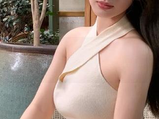 Xiuren秀人网 – Elise谭晓彤的温柔心事：珍藏原图图册带你进入她的柔美世界