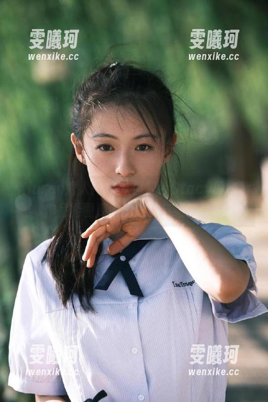Xiuren秀人网-何梦兮Stacy Xiuren秀人网 - 从何梦兮Stacy的白裙作品看图库中的唯美与细腻艺术