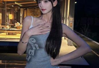 Xiuren秀人网 – 周jojobaby服饰魅力尽显：一系列精致制服写真作品合集，为您带来视觉享受！