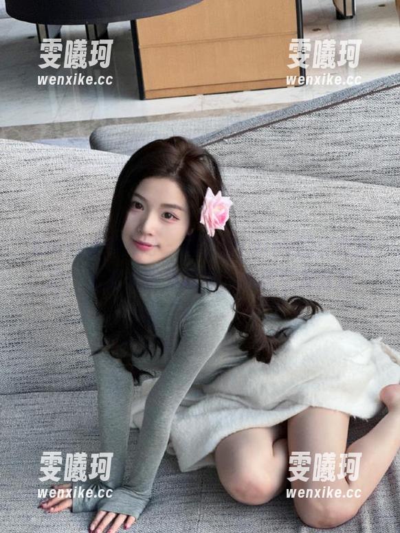 Xiuren秀人网-周慕汐fairy Xiuren秀人网 - 周慕汐fairy的皮衣魅力:无圣光挑战极限,美图引发狂潮