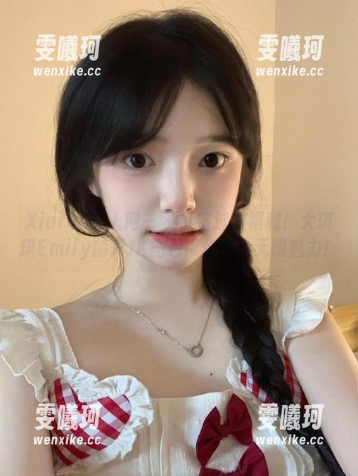 Xiuren秀人网-大琪琪Emily Xiuren秀人网 - 不可错过的福利!大琪琪Emily精彩JK图包带你体验无限魅力!