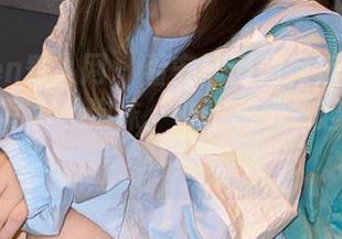 Xiuren秀人网 – 看安沛蕾如何在海边演绎高清写真，泡沫、沙子和她一起编织魔法！