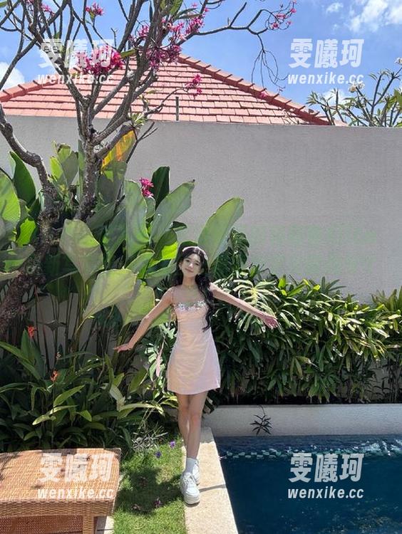 Xiuren秀人网-容容容Alice Xiuren秀人网 - 充满创意的容容容Alice最新写真集:裤里丝让你重新定义时尚与个性!