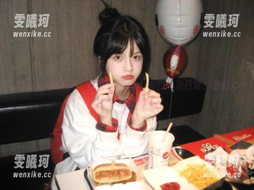 Xiuren秀人网-小茉莉jasmine Xiuren秀人网 - 小茉莉jasmine的泳池日常:放松心情的写真合集图包