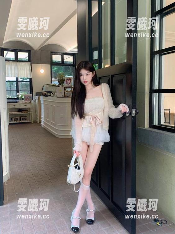 Xiuren秀人网-柚琪Rich Xiuren秀人网 - 柚琪Rich粉色氛围图包分享,让你的灵感在柔和色调中绽放!