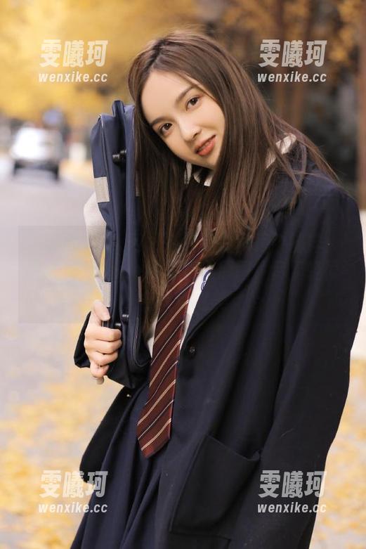 Xiuren秀人网-玛鲁娜Manuela Xiuren秀人网 - 在短裙的微风中徜徉:玛鲁娜Manuela写真集原图,尽显轻盈与灵动之美