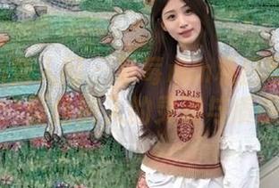 Xiuren秀人网 – 草莓mm私房写真作品：蕾丝融入的灵动与质感