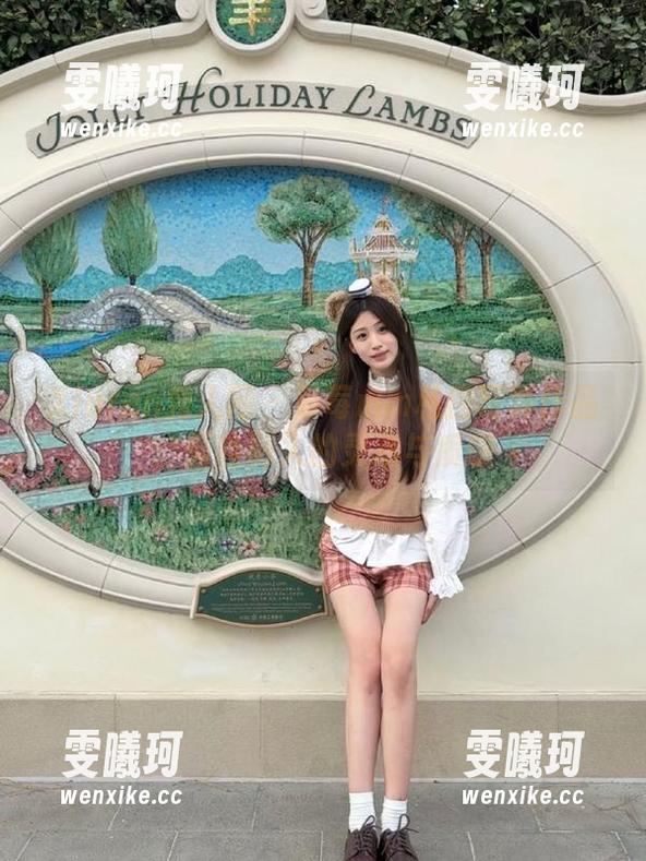 Xiuren秀人网-草莓mm Xiuren秀人网 - 草莓mm私房写真作品:蕾丝融入的灵动与质感