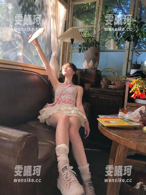 Xiuren秀人网-龙女宝宝 Xiuren秀人网 - “龙女宝宝”携学妹私拍作品,犹如仙女下凡的视觉盛宴!