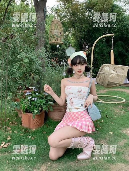 YouMi尤蜜荟-Emily尹菲 YouMi尤蜜荟 - 品味Emily尹菲的全套礼服魅力,免费下载每一张都如艺术品