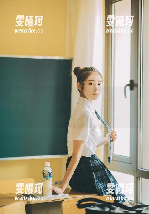 YouMi尤蜜荟-Emily顾奈奈酱 YouMi尤蜜荟 - 不可错过!Emily顾奈奈酱牛仔裤无圣光写真,图包带你领略不一样的时尚态度!