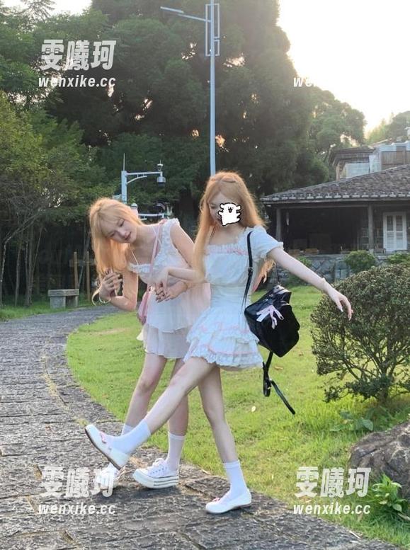YouMi尤蜜荟-小海臀Rena YouMi尤蜜荟 - 时尚小海臀Rena双马尾美图图集,解锁新一季的少女风格时尚!