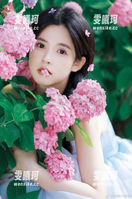 YouWu尤物馆-陆萱萱Cecilia YouWu尤物馆 - 陆萱萱Cecilia校服作品集:优雅与青春交织的精美写真图集
