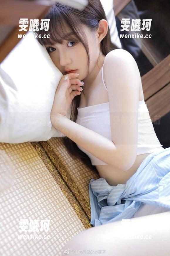 ZinieQ ZinieQ爱丽丝私拍合集:感受她在镜头前的真实与美丽