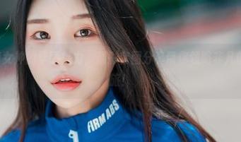 Zzyuri女神的华丽魅力，精彩套图分享带你领略非凡的艺术之旅！
