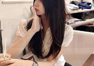 beautyleg – 私拍专属：Lena的灰丝图包让你爱上她的每一面