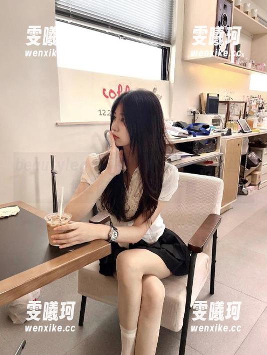 beautyleg-Lena beautyleg - 私拍专属:Lena的灰丝图包让你爱上她的每一面