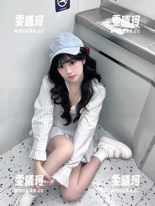 beautyleg-Sunny beautyleg - Sunny的自拍图库:一系列展现自我的独特艺术作品