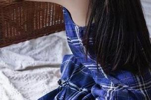 pans – 娃娃最新发布白裙写真照片，演绎青春与优雅的交织