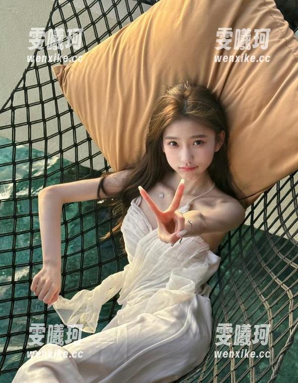 pans-小青 pans - 走进小青的私拍空间,灰丝美图记录每一瞬间的美丽