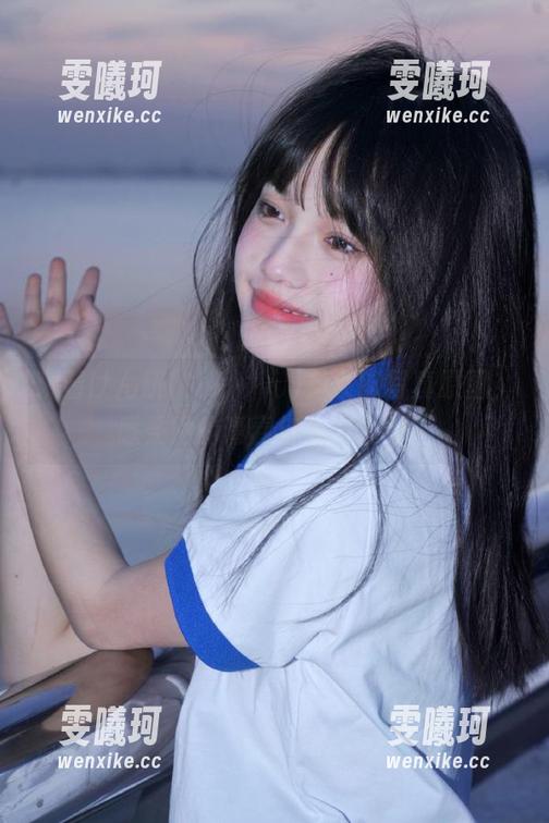 观看けん研(けんけん)兔女郎写真原图，感受她的青春与活力绽放！