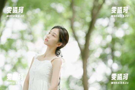 丽柜-Amily 丽柜 - 私拍美图的新视角:Amily修女定义了什么是美