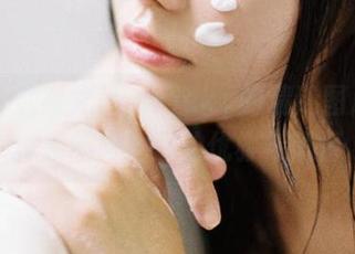 丽柜 – 油亮之美，Vicky的精选图片带你探索不同角度的优雅与风情