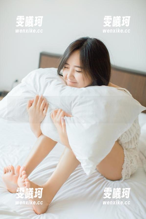 丽柜-王炜炜 丽柜 - 办公室里的时尚瞬间:王炜炜的原图写真让你领略不一样的职场风貌!